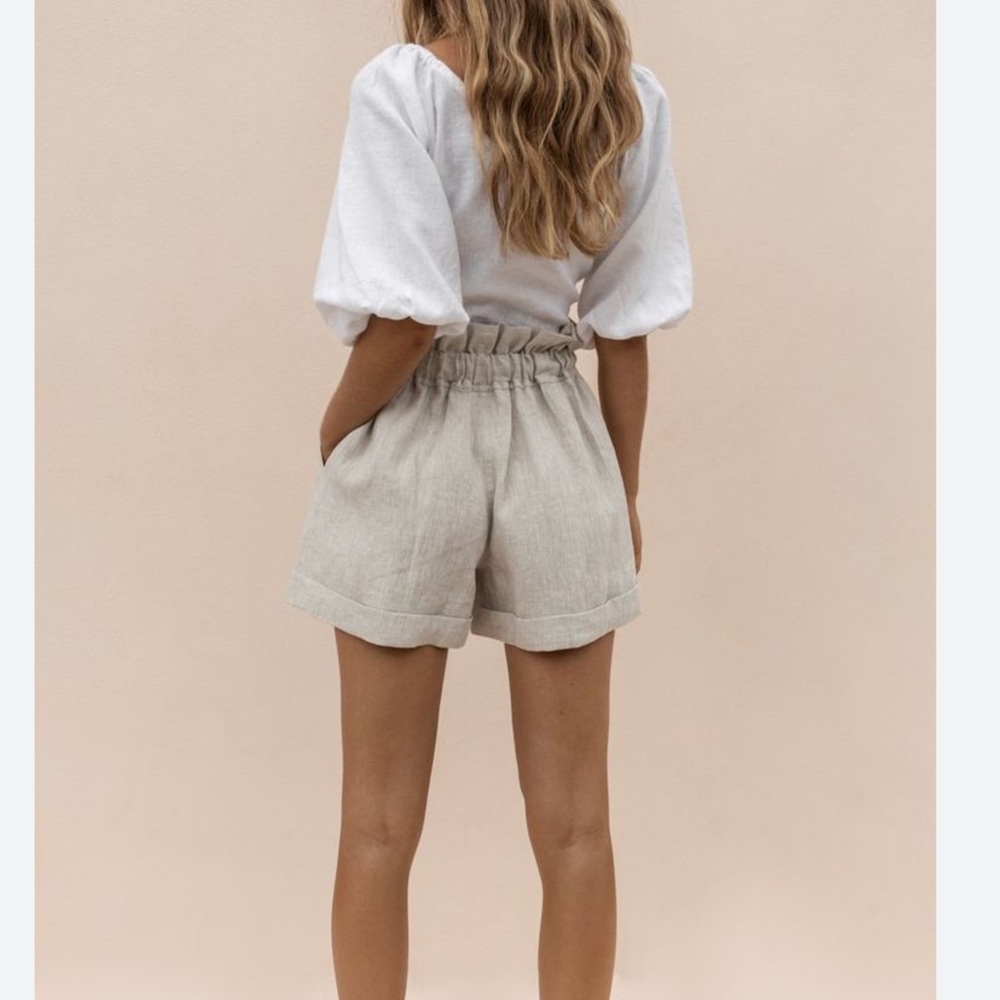WOMEN’S MATIN BEIGE 100%‎ LINEN SHORTS W/ ELASTIC WAIST & POCKETS RESORT-WEAR